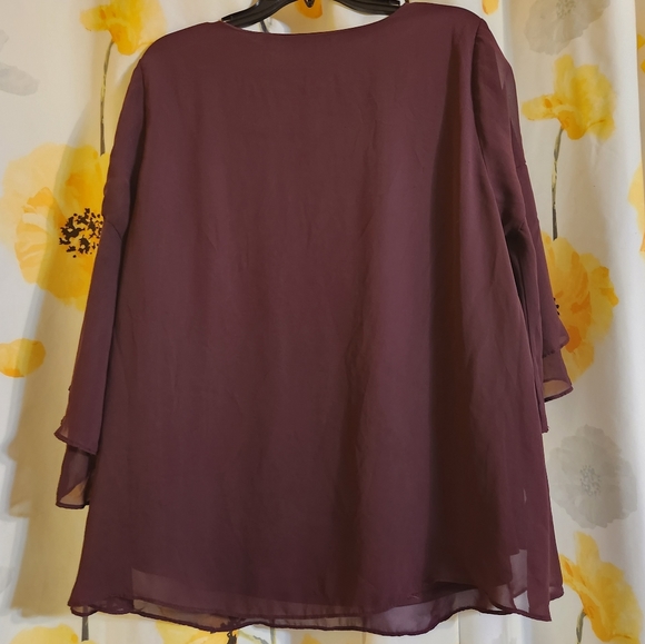 Lane Bryant beautiful flowing blouse with bell sleeves size 14/16 - Picture 2 of 8